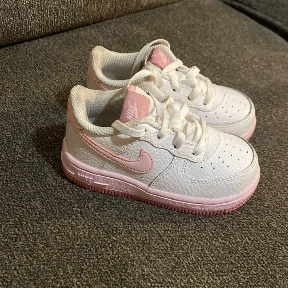 Toddler girls Pink and white Air Force 1